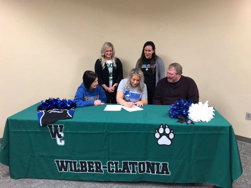 Mackenzie signed for Peru State